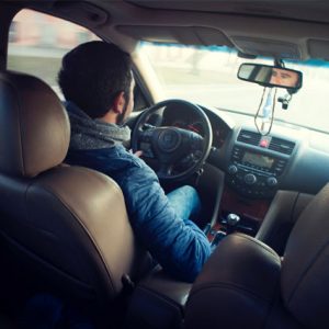 6 principais infrações que você precisa evitar ao viajar de carro nas férias